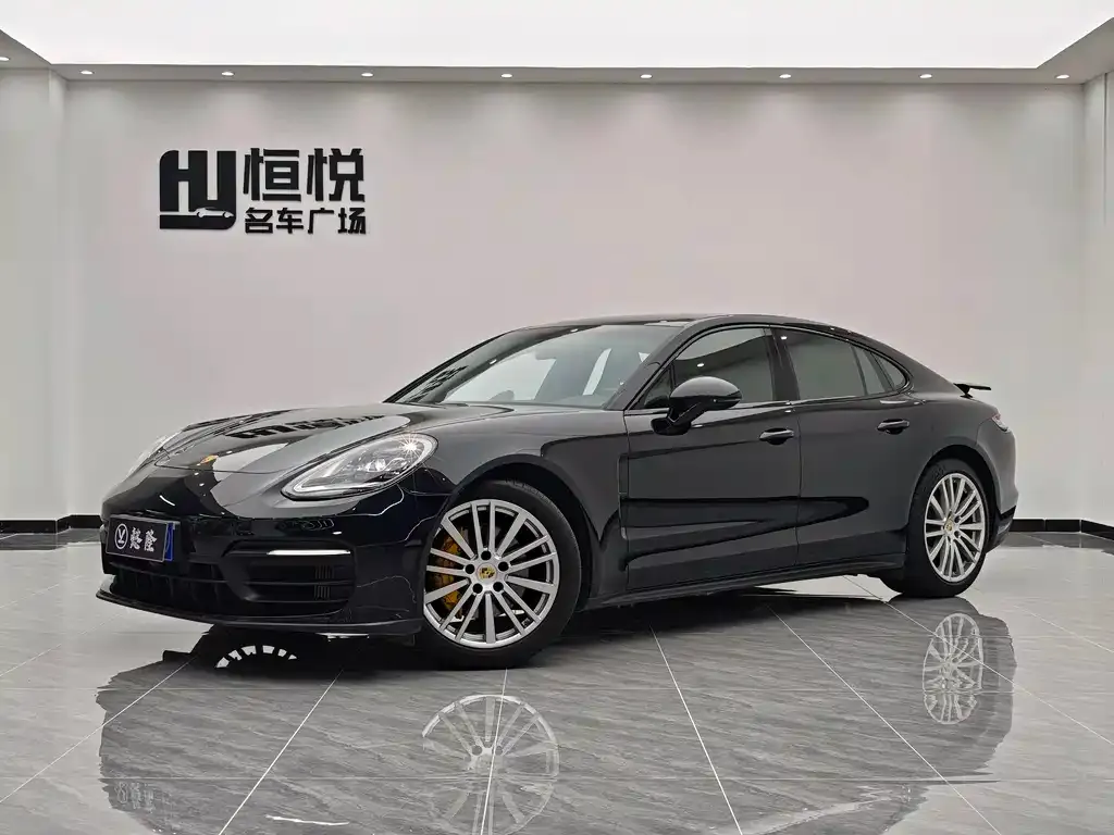 Porsche Panamera — фото 1