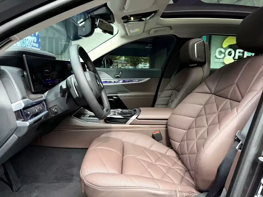 BMW 7 Series — фото 10