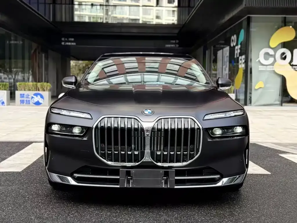 BMW 7 Series — фото 2