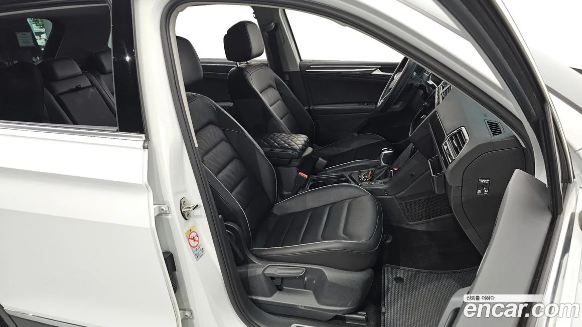 Volkswagen Tiguan — фото 10