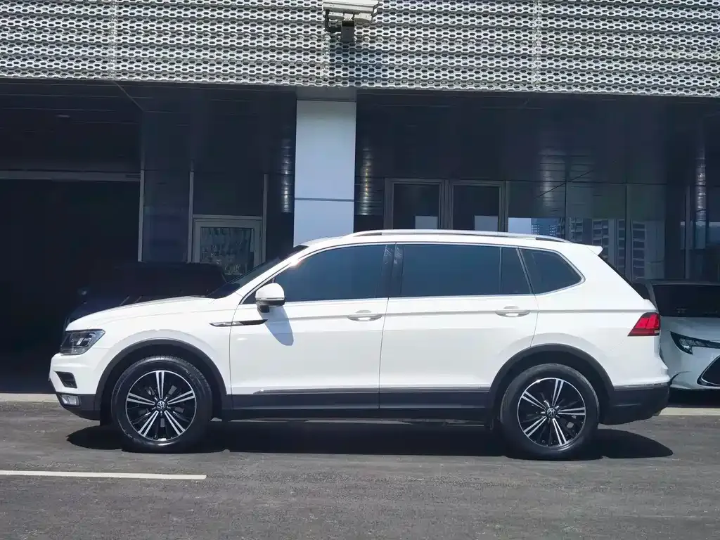 Volkswagen Tiguan L — фото 3