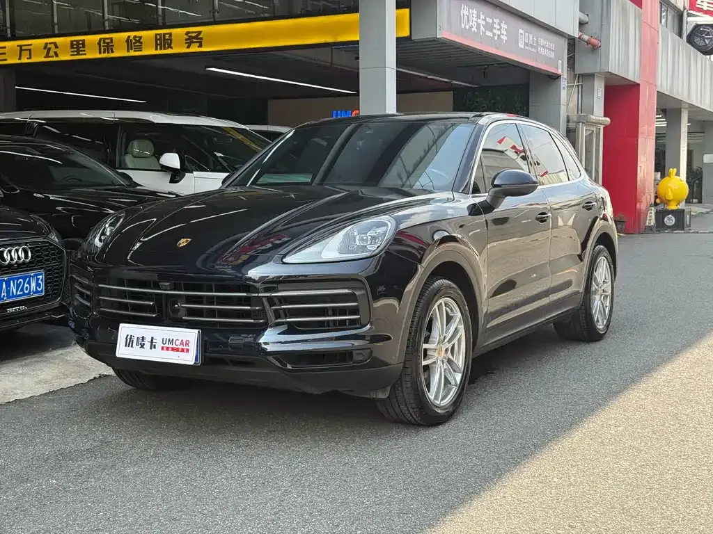 Porsche Cayenne — фото 1