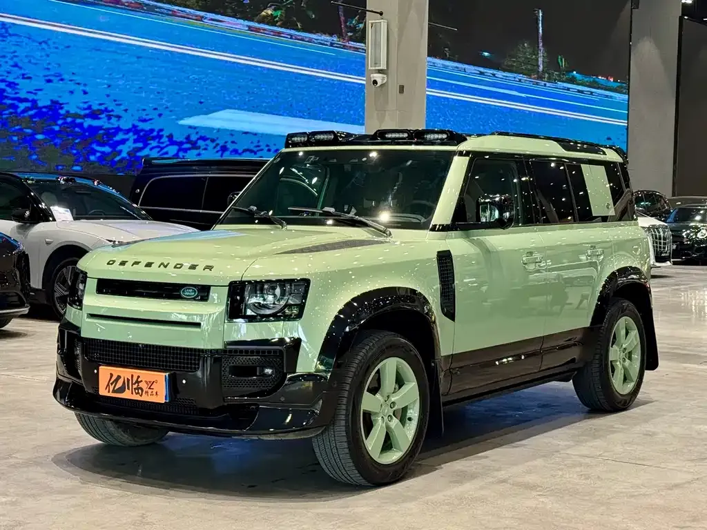 Land Rover Defender — фото 1