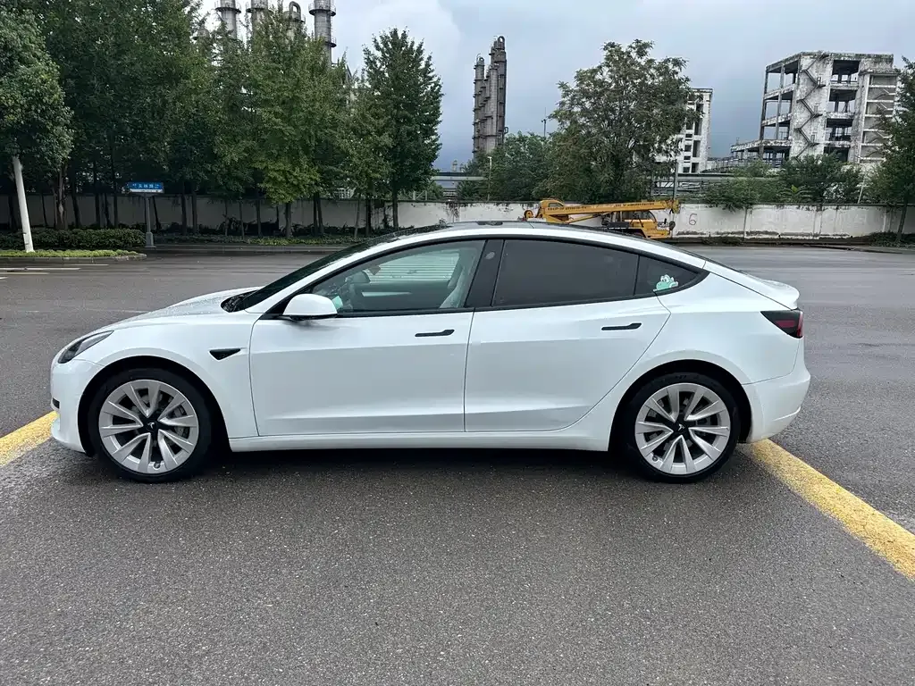 Tesla Model 3 — фото 7