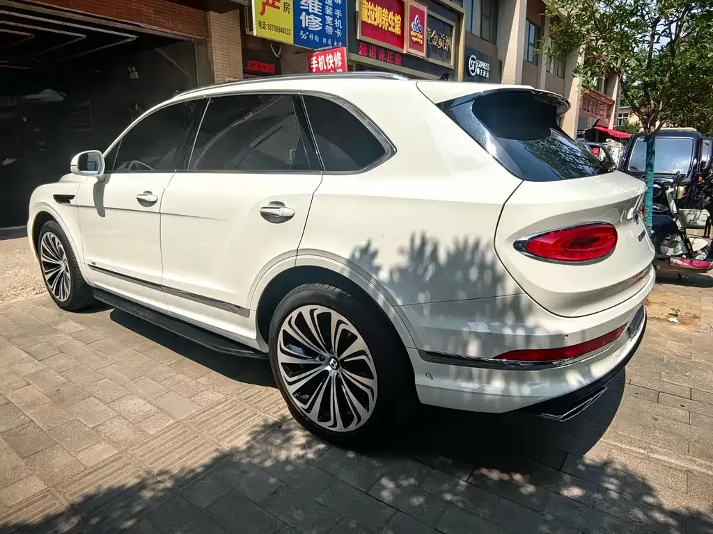 Bentley Bentayga — фото 4