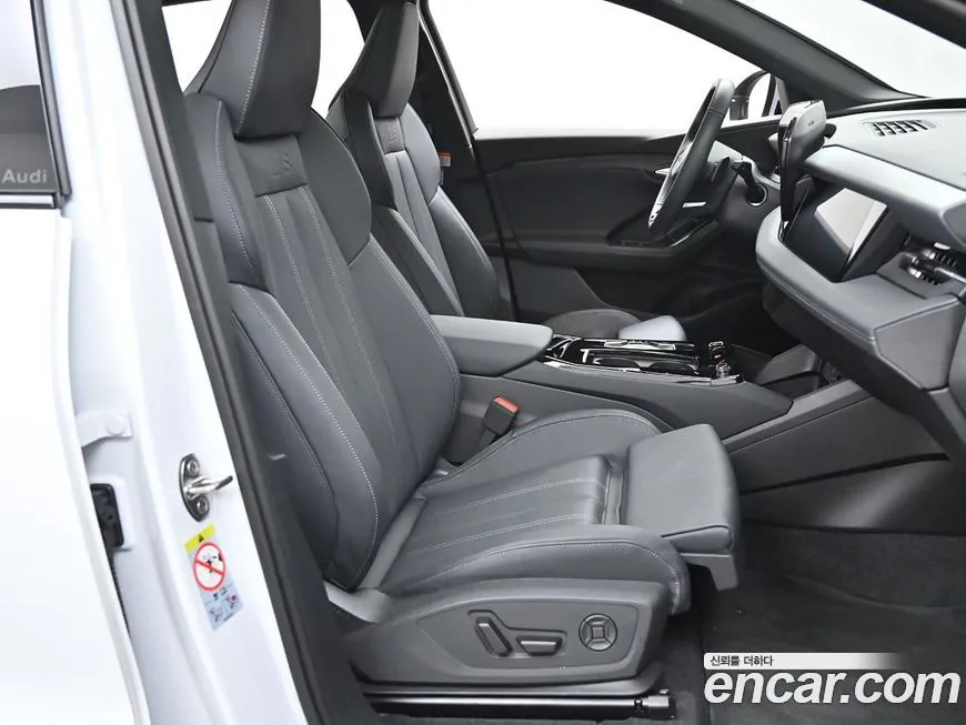 Audi Q6 e-tron — фото 10