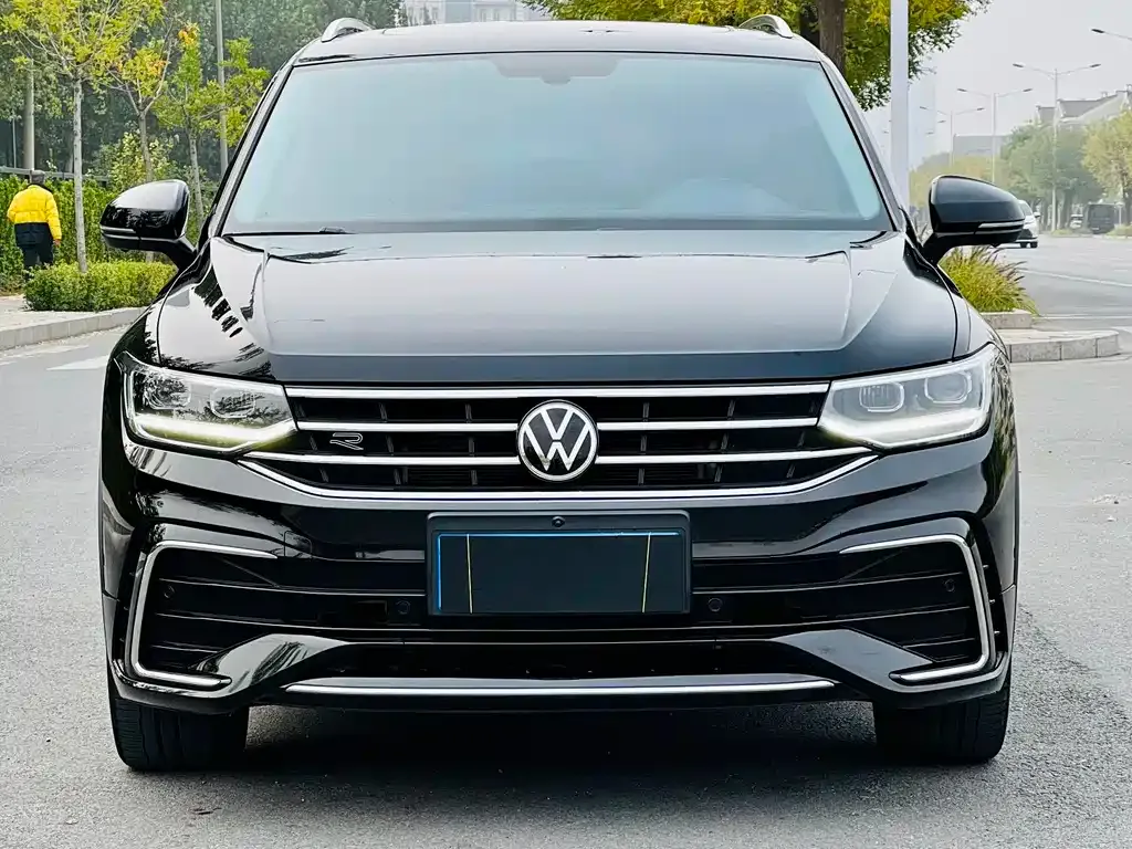 Volkswagen Tiguan L — фото 2
