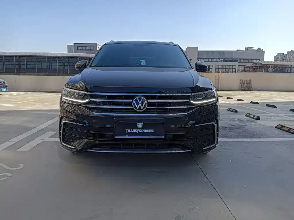 Volkswagen Tiguan L — фото 2