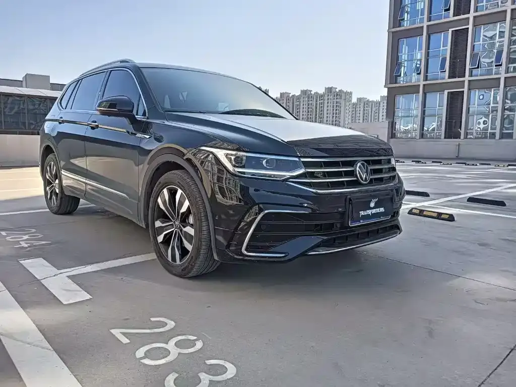 Volkswagen Tiguan L — фото 3