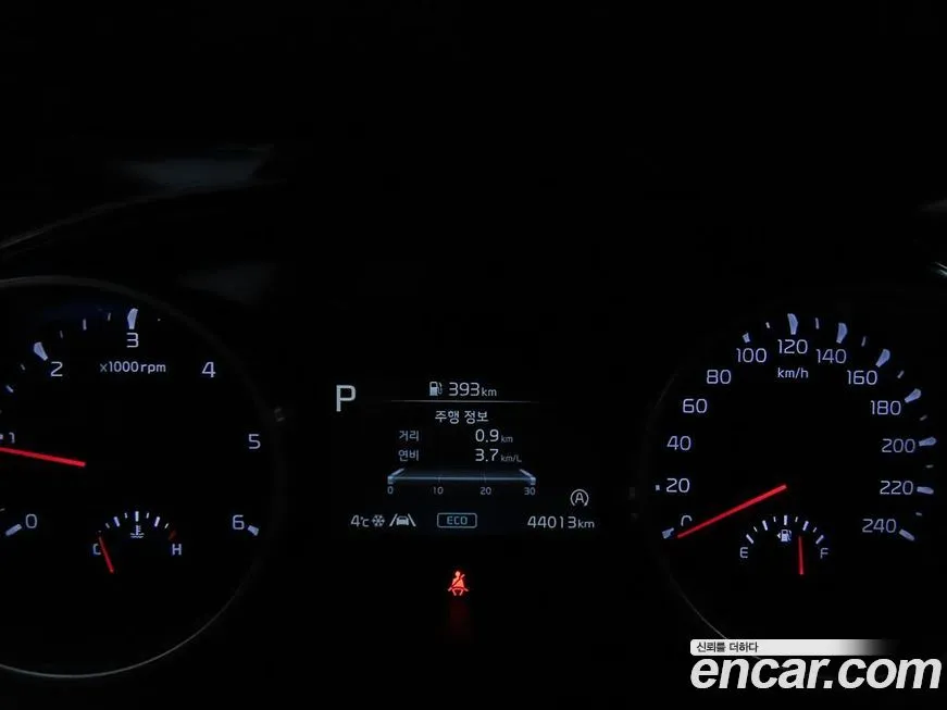 Kia Carnival — фото 10