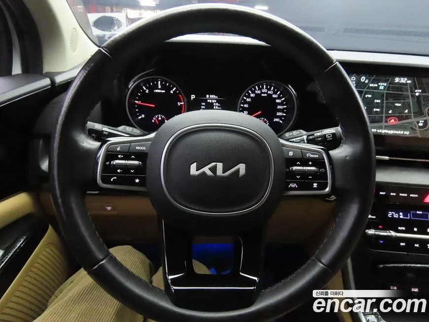 Kia Carnival — фото 9