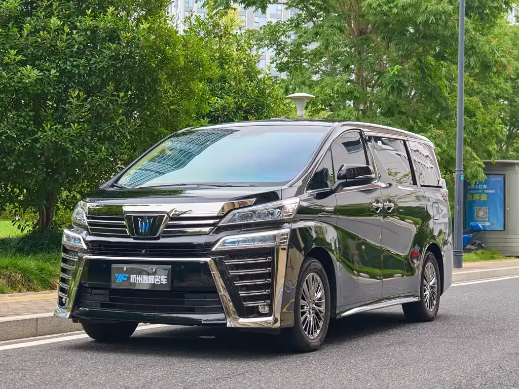 Toyota Vellfire — фото 1