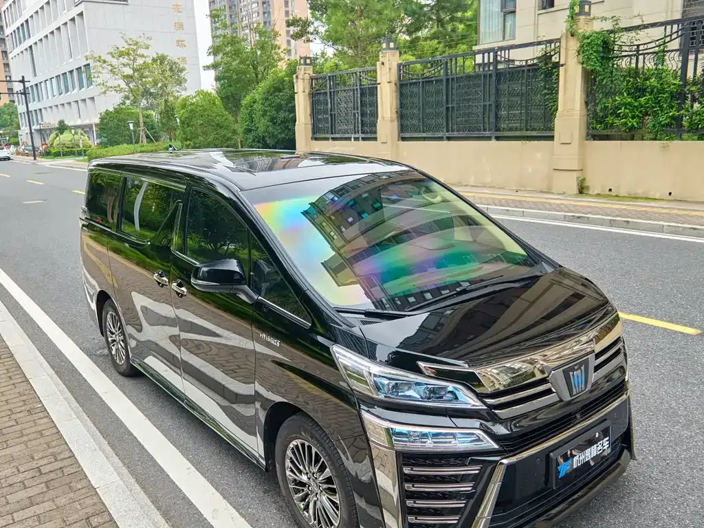 Toyota Vellfire — фото 10