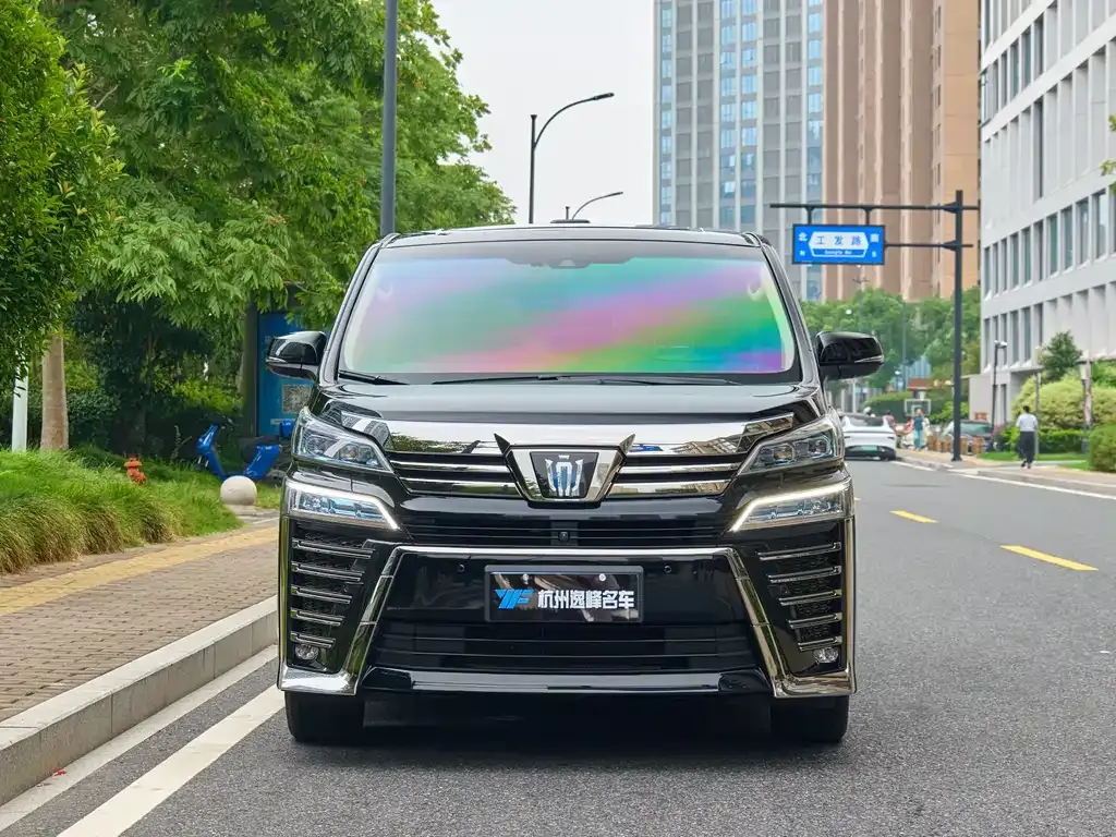 Toyota Vellfire — фото 2