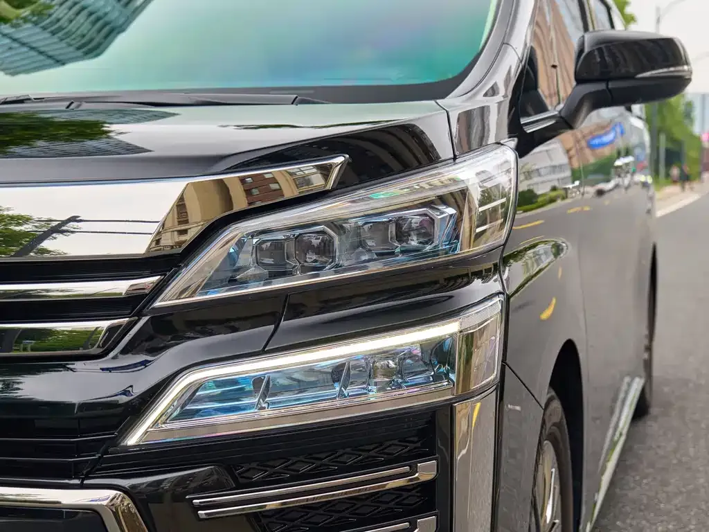 Toyota Vellfire — фото 4