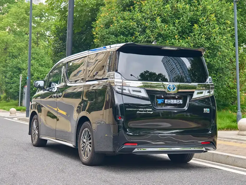Toyota Vellfire — фото 7