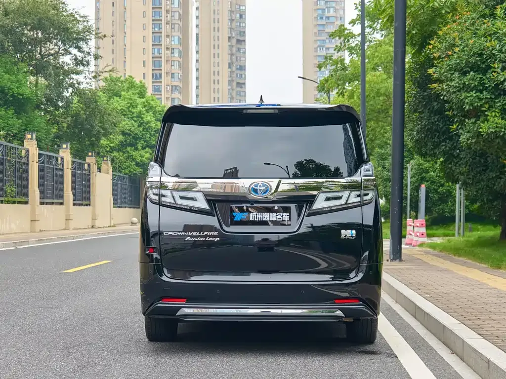 Toyota Vellfire — фото 8