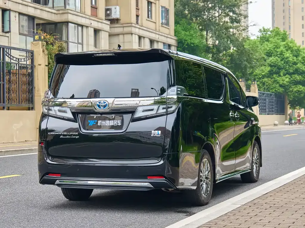 Toyota Vellfire — фото 9