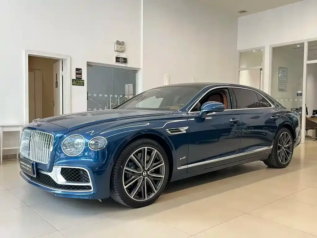 Bentley Flying Spur — фото 1