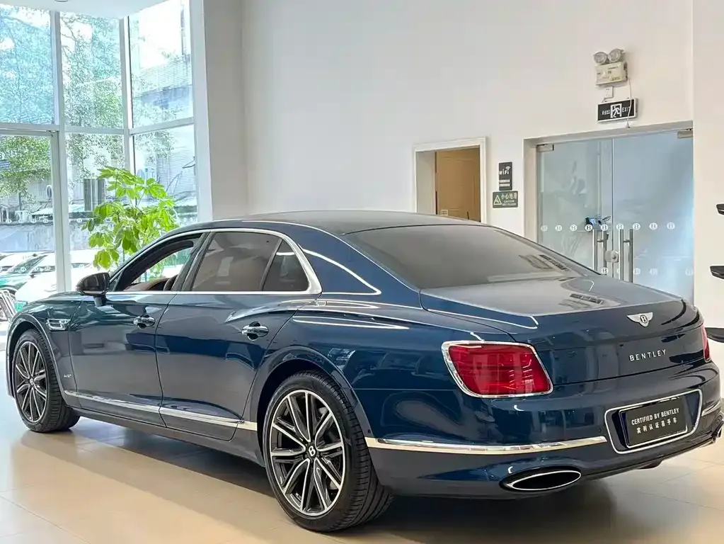 Bentley Flying Spur — фото 4