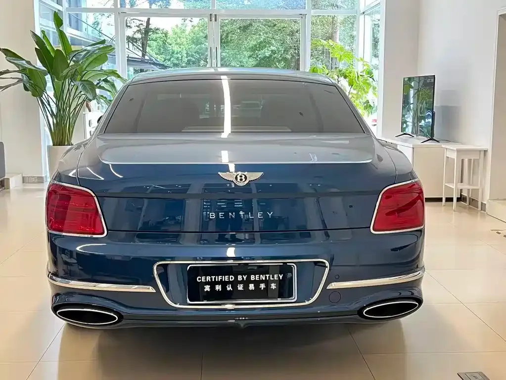 Bentley Flying Spur — фото 5