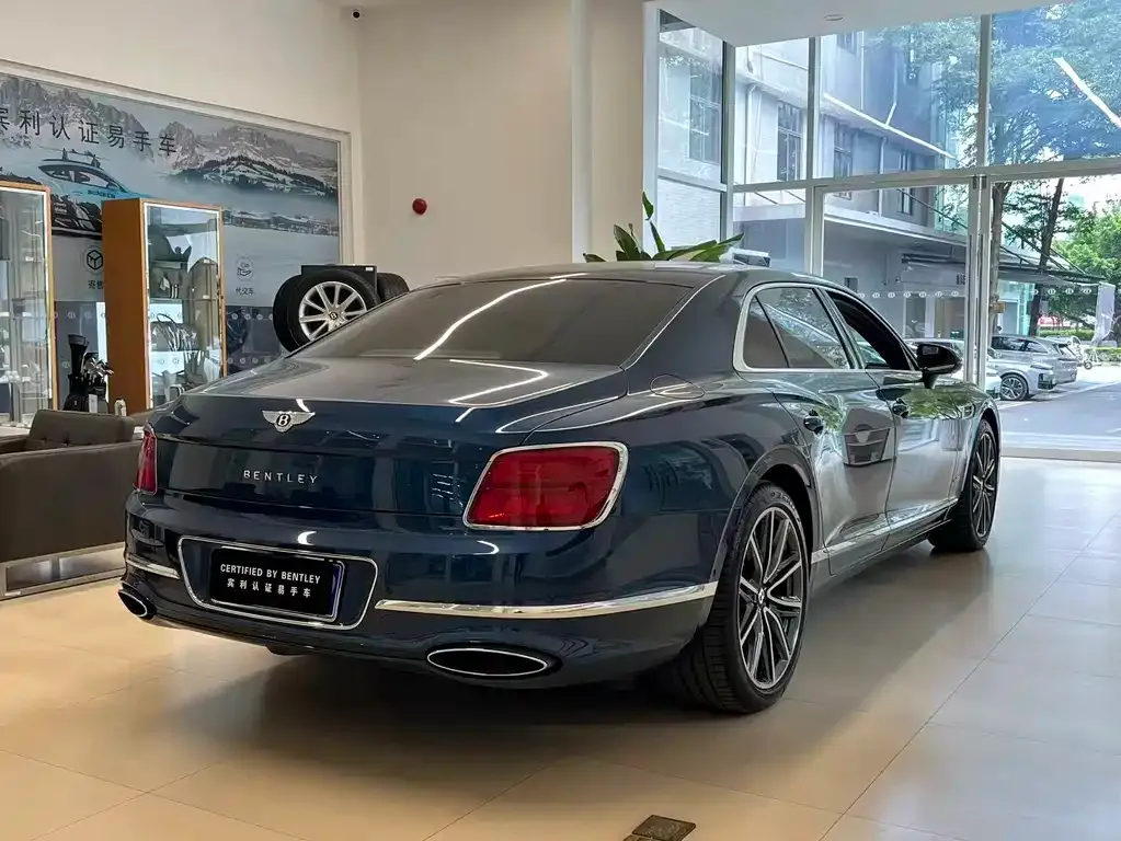 Bentley Flying Spur — фото 6