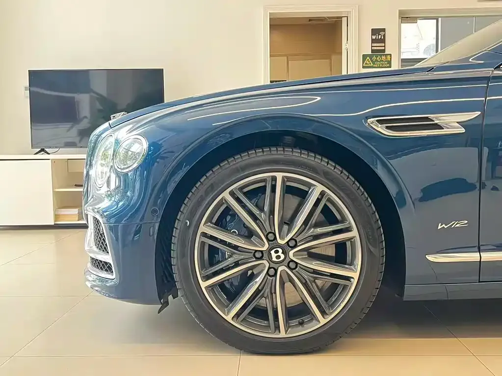 Bentley Flying Spur — фото 7