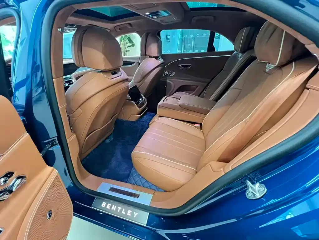 Bentley Flying Spur — фото 9