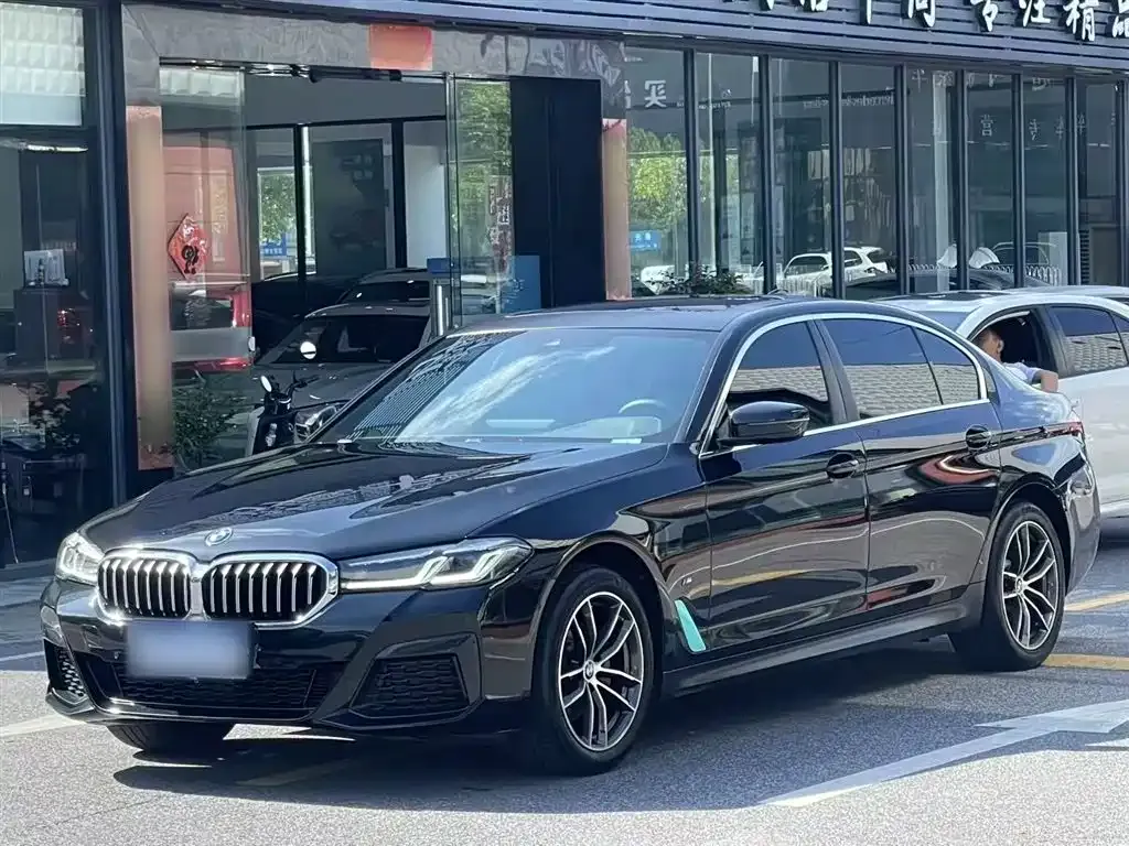 BMW 5 Series — фото 1
