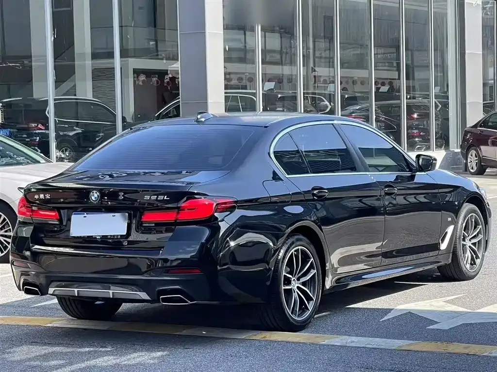 BMW 5 Series — фото 5