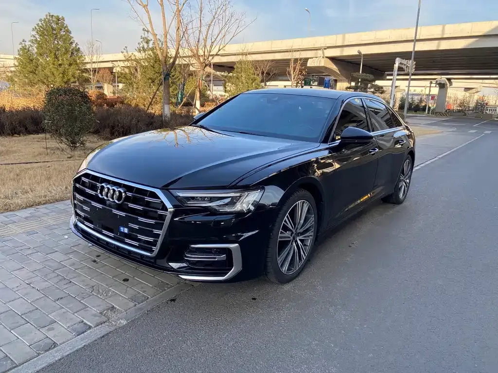 Audi A6L — фото 1