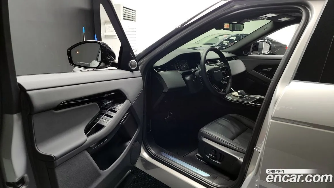 Land Rover Range Rover Evoque — фото 10