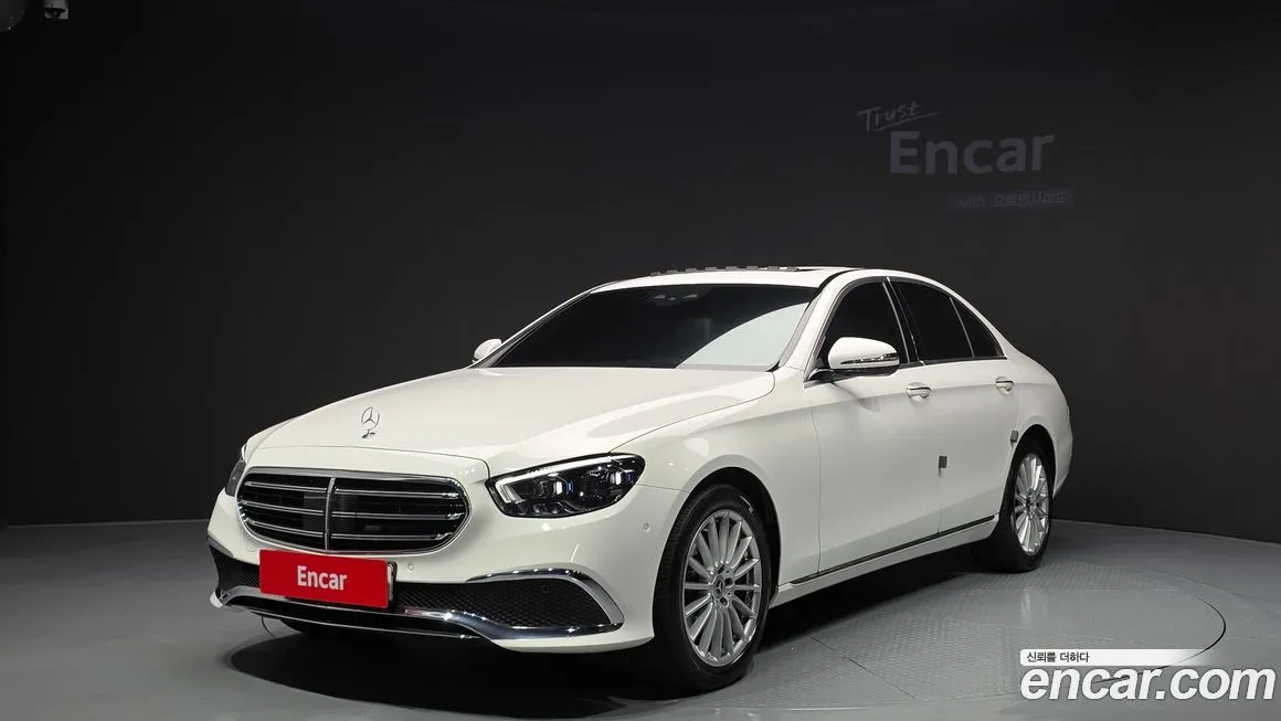 Mercedes-Benz E-Class — фото 1