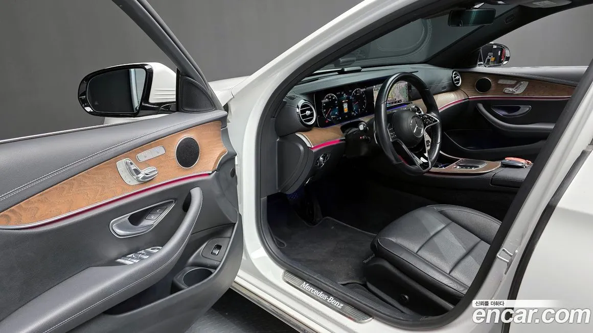 Mercedes-Benz E-Class — фото 10