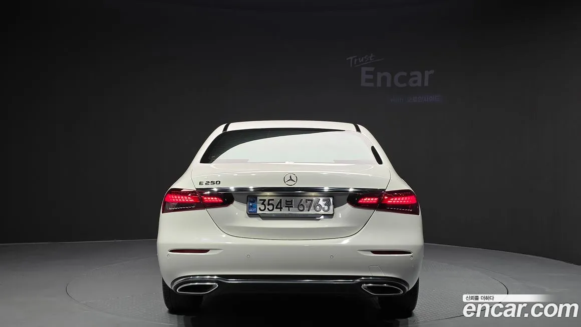 Mercedes-Benz E-Class — фото 4