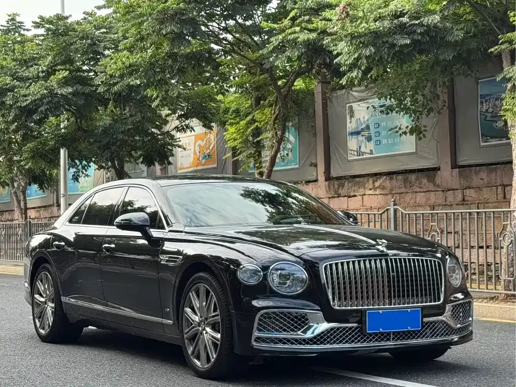 Bentley Flying Spur — фото 3