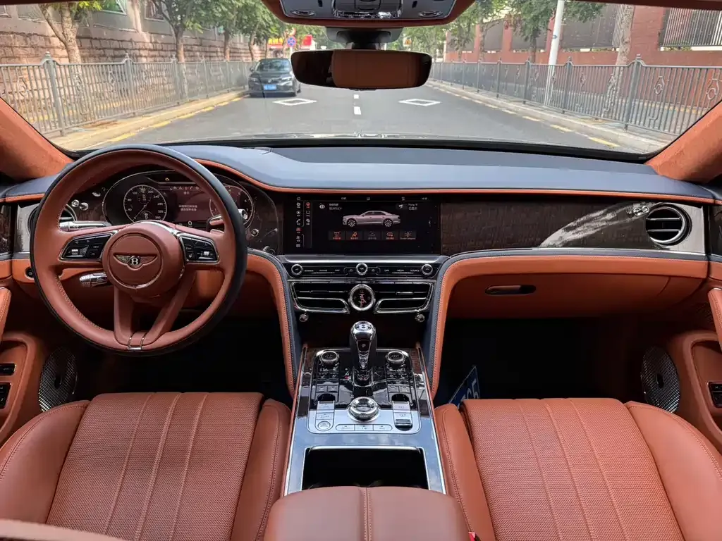 Bentley Flying Spur — фото 6