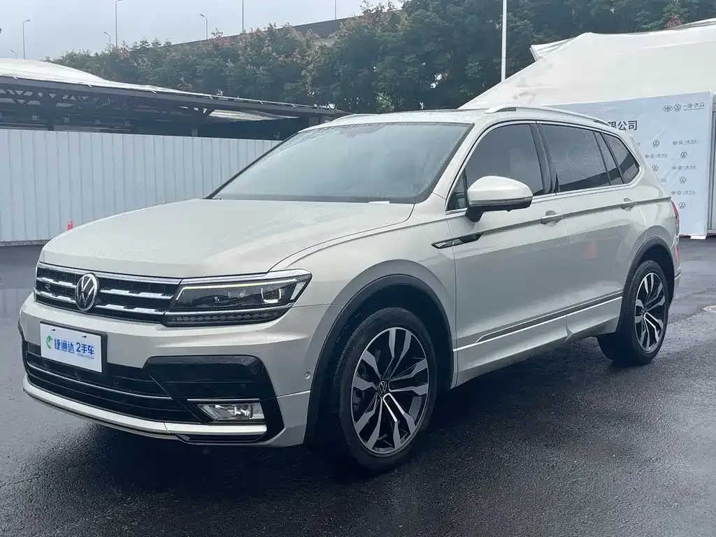 Volkswagen Tiguan L — фото 1