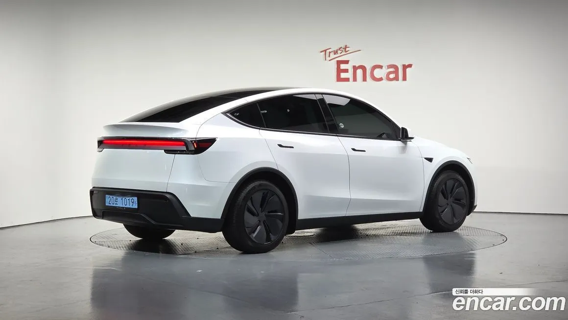 Tesla Model Y — фото 2