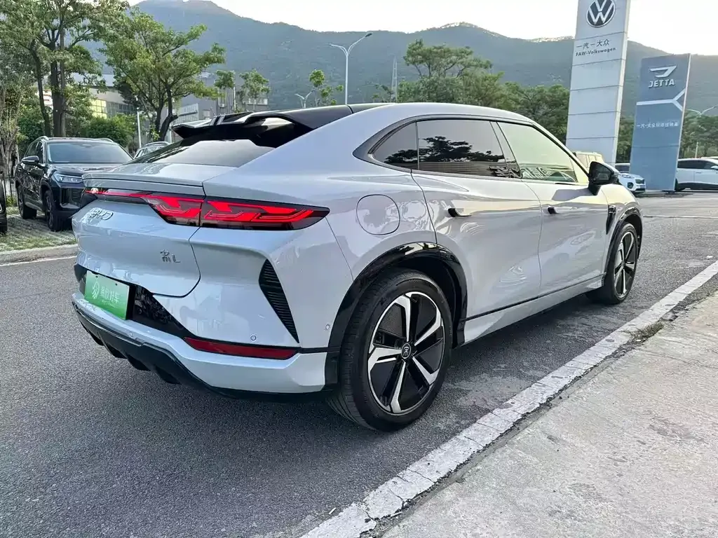 BYD L EV — фото 7