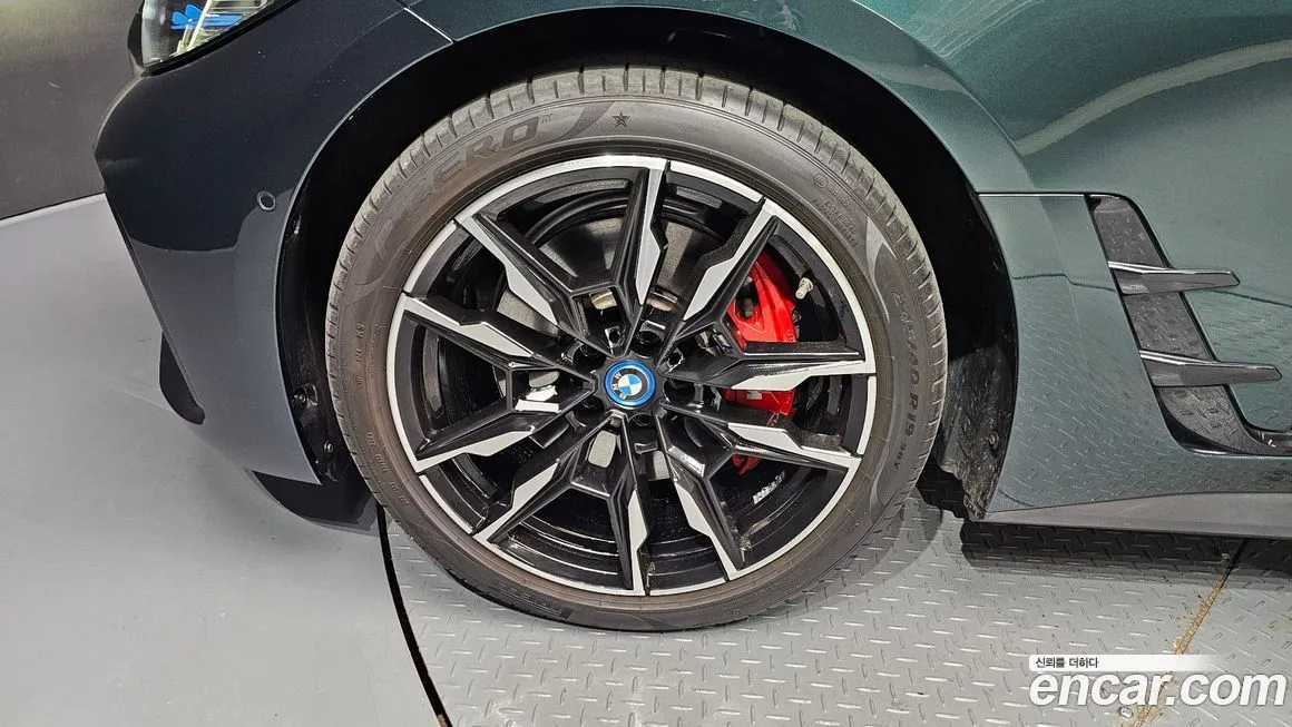 BMW i4 — фото 5
