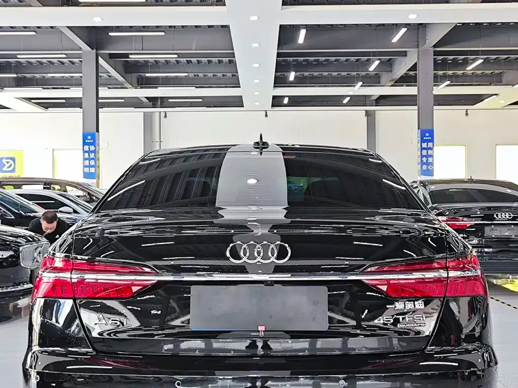 Audi A6L — фото 8