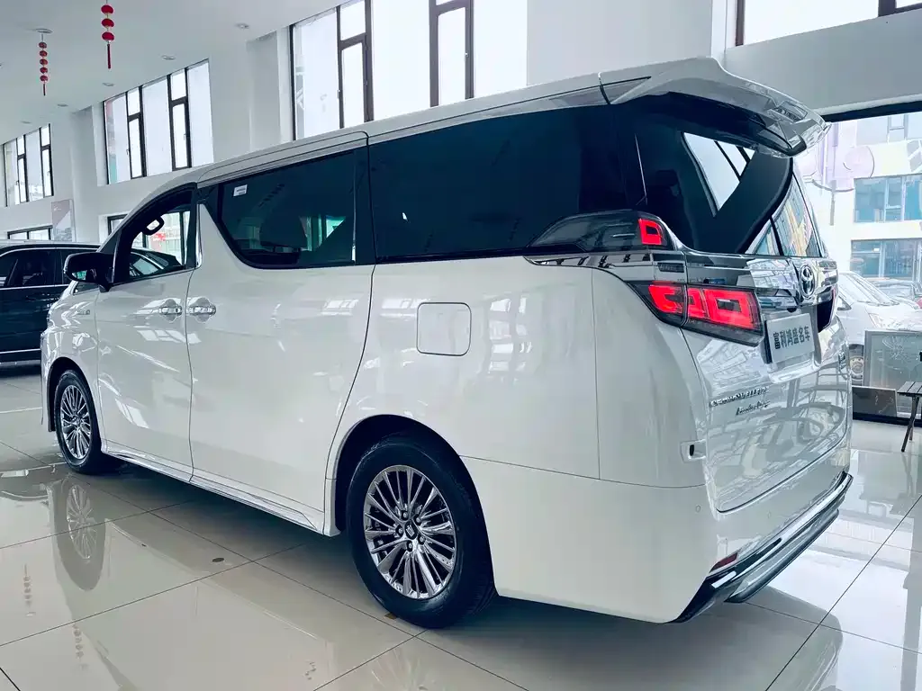 Toyota Vellfire — фото 4