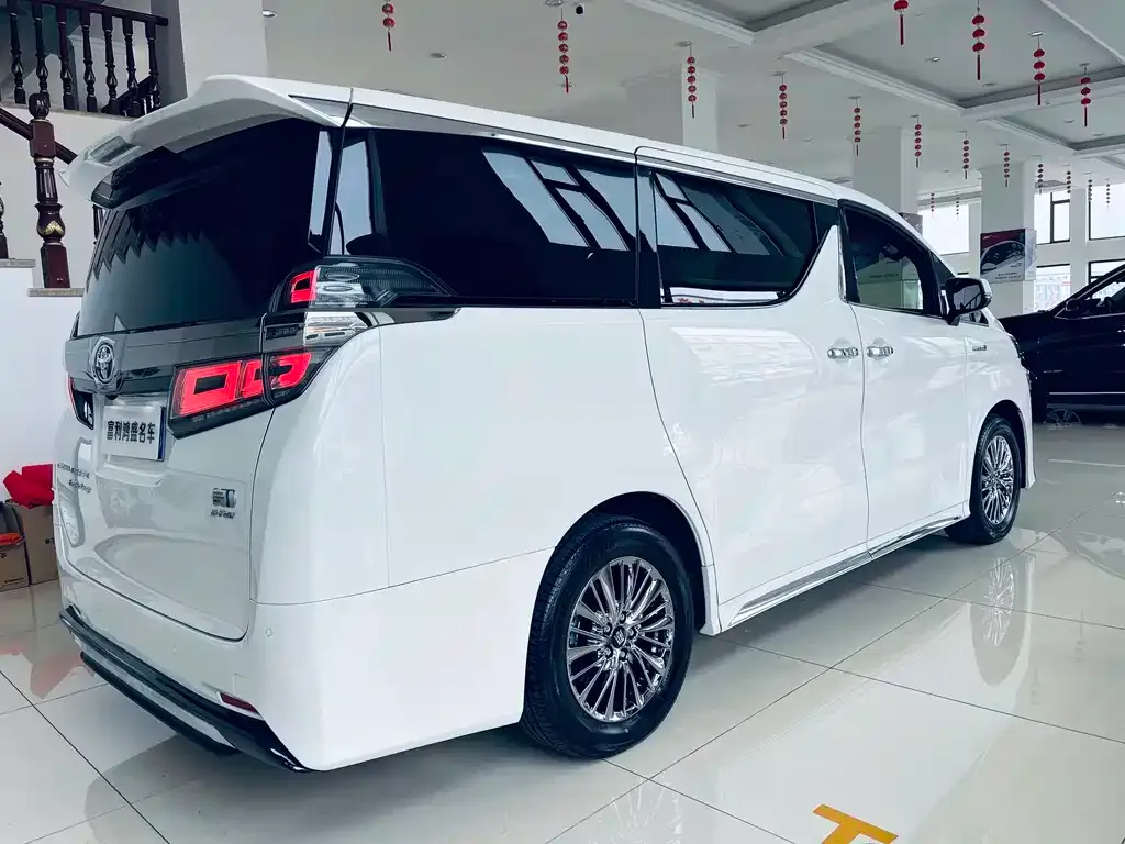 Toyota Vellfire — фото 5