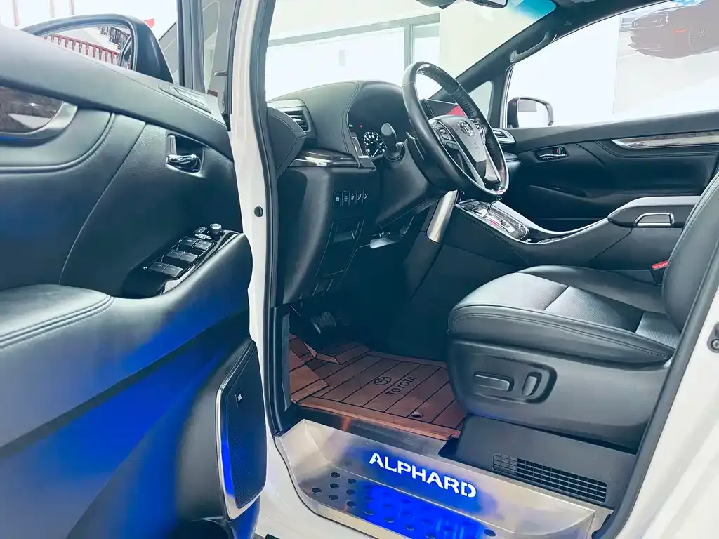 Toyota Vellfire — фото 6