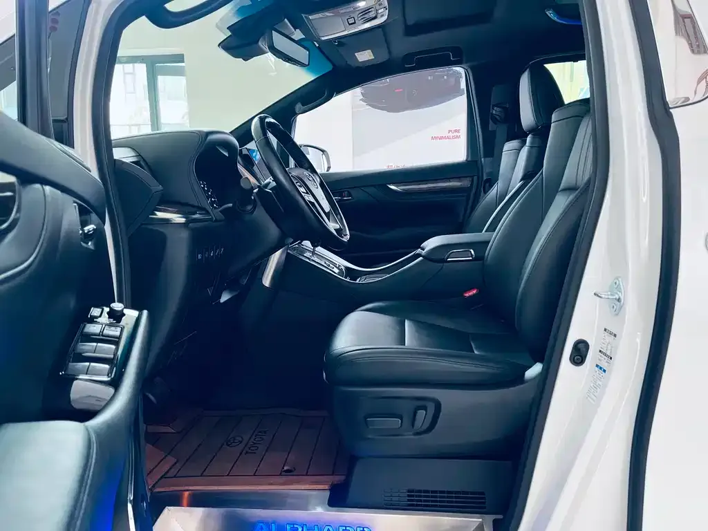 Toyota Vellfire — фото 7
