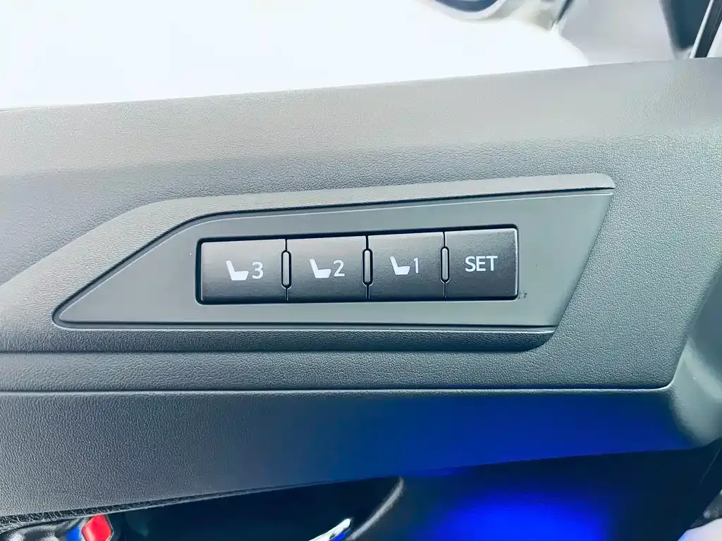 Toyota Vellfire — фото 8
