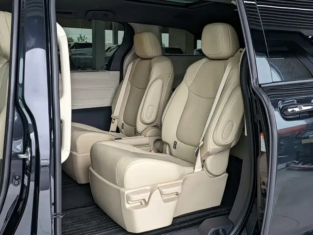 Toyota Granvia — фото 6
