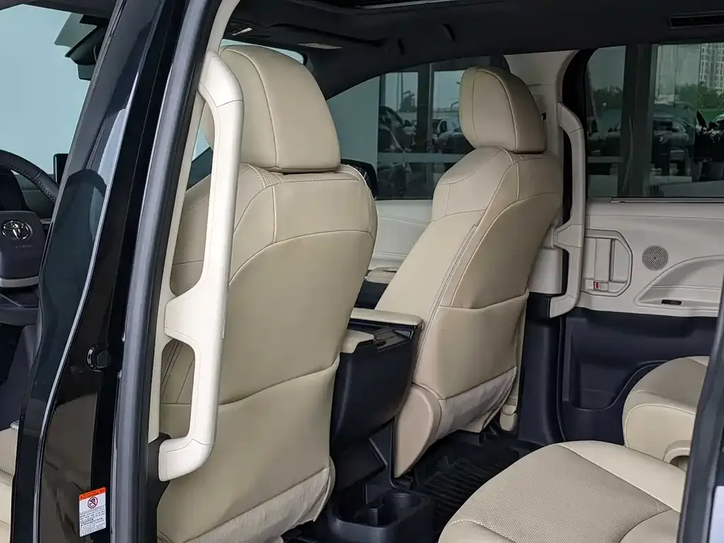 Toyota Granvia — фото 9