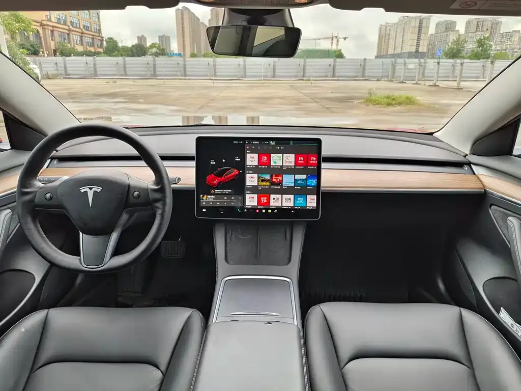 Tesla Model 3 — фото 10